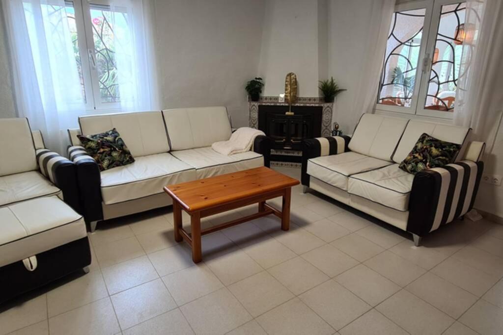 Tropical Paradise Villa In 또레비에하 외부 사진