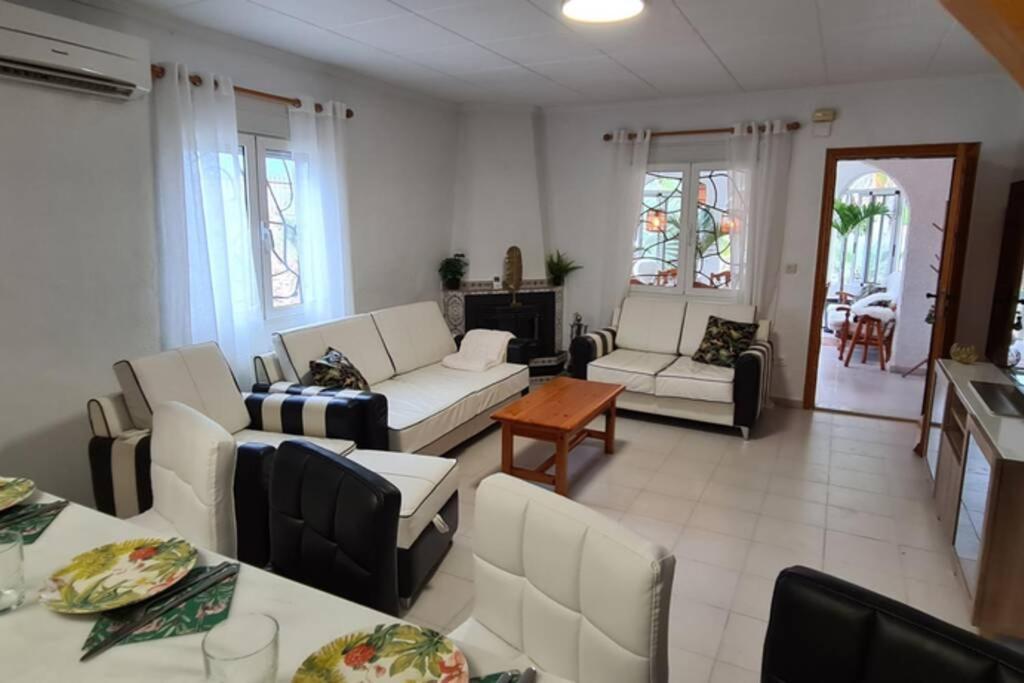 Tropical Paradise Villa In 또레비에하 외부 사진